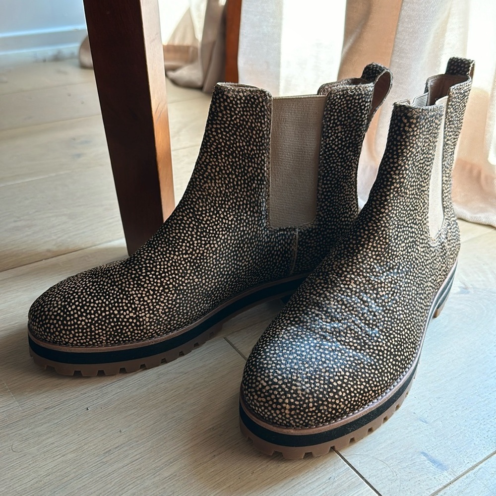 NEVER WORN Madewell Chelsea boots!